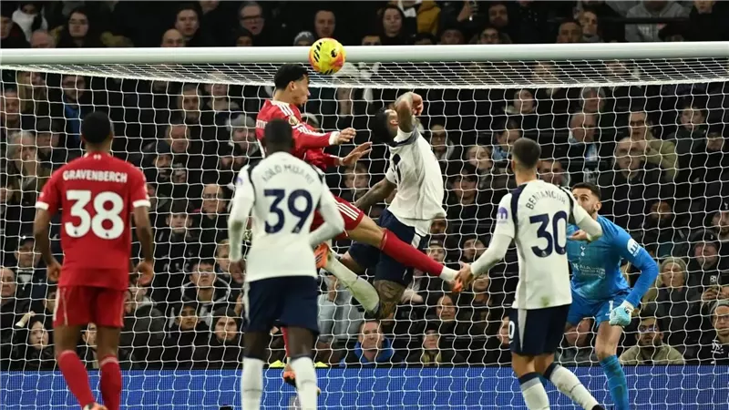 في غياب محمد صلاح .. ليفربول يتجاوز توتنهام 