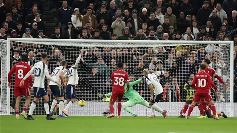 رجل مباراة ليفربول وتوتنهام في الدوري الإنجليزي