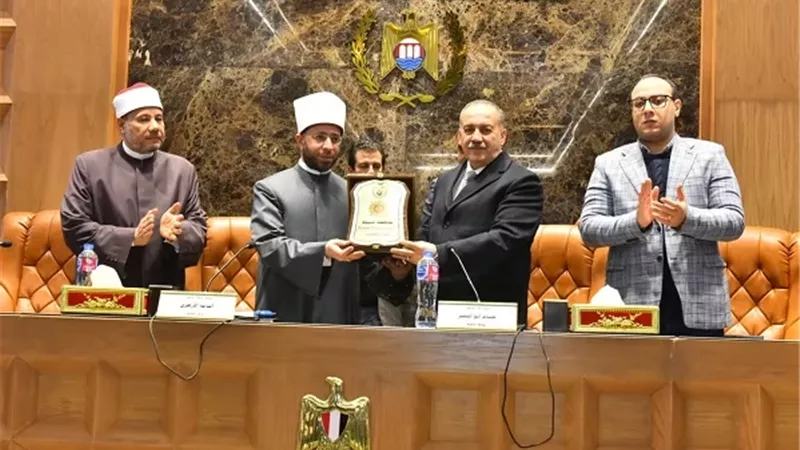 محافظ أسيوط ووزير الأوقاف يلتقيان أئمة المساجد وقيادات الدعوة