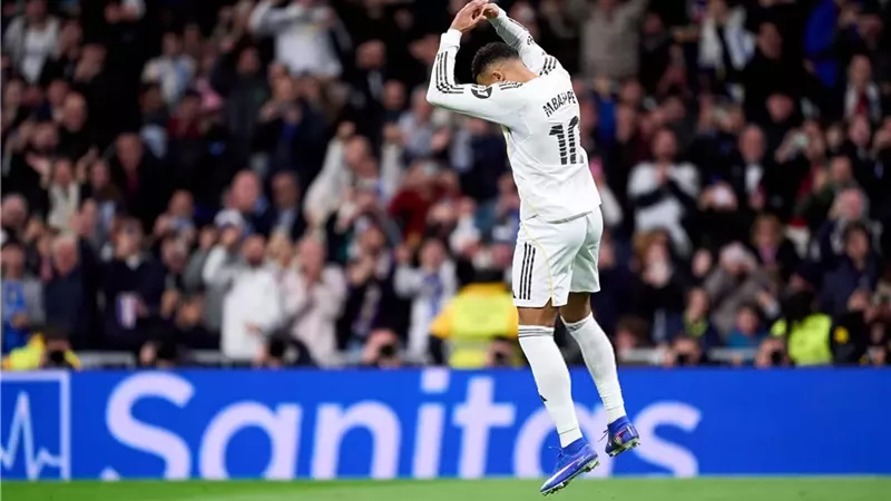 ريال مدريد يفوز علي إشبيلية بثنائية ومبابي يعادل رقم رونالدو