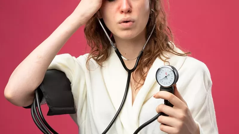 أمراض تتشابه مع أعراض ارتفاع مستوى ضغط الدم