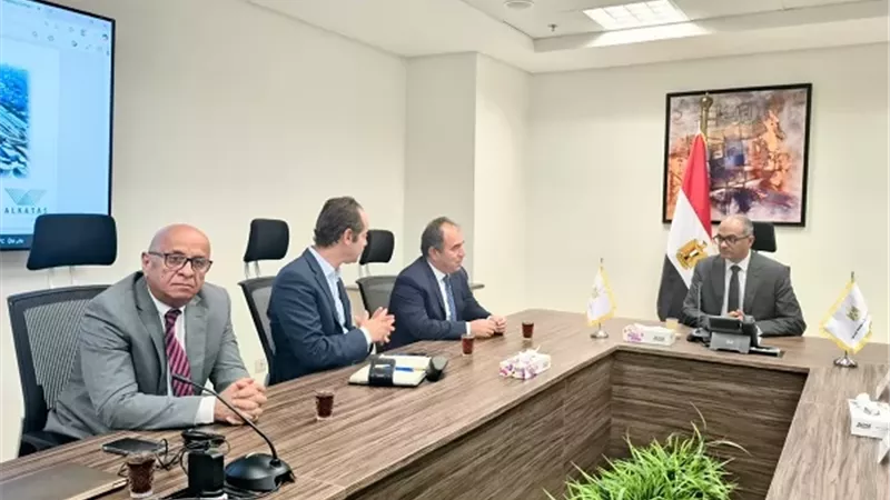 نائب وزير الإسكان يستقبل مسئولي إحدى الشركات التركية