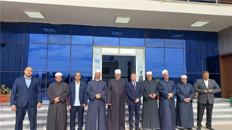 وفد أوقاف البحر الأحمر والازهر يقدم التهنئة لرئيس جامعة الغردقة
