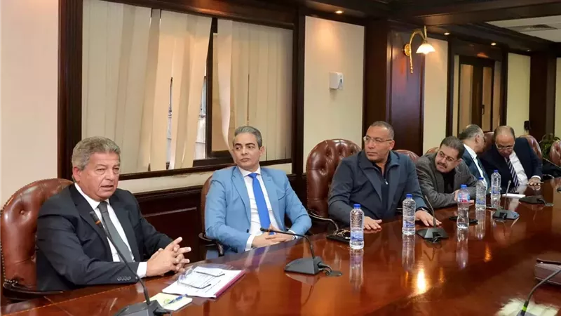 رئيس الأعلى للإعلام يشارك في مناقشة توصيات لجنة الذكاء الاصطناعي