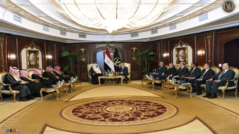 وزير الداخلية يبحث مع وزير الحج السعودي سبل خدمة الحجاج المصريين