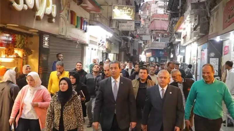 محافظ دمياط يأمر برفع الإشغالات بشارع الشرباصى وفتح الطريق
