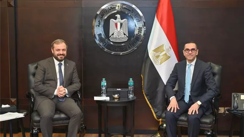 وزير الاستثمار يستقبل وزير الاقتصاد بجمهورية أرمينيا