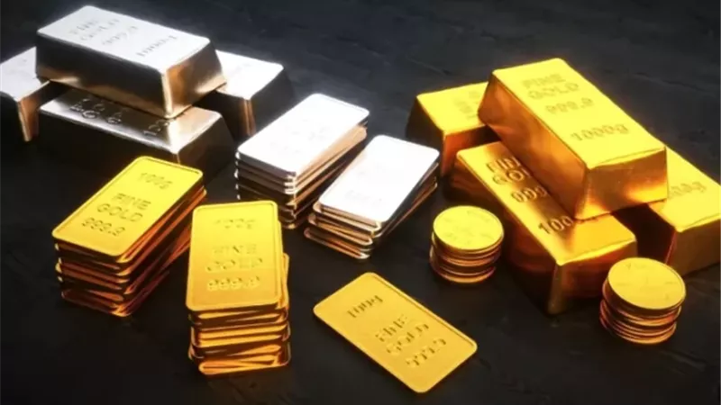 الذهب يشتعل فوق 4400 دولار والفضة تفاجئ الأسواق