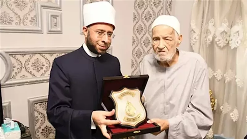 صلاة الجنازة على الشيخ منصور الرفاعى اليوم بمسجد الحسين
