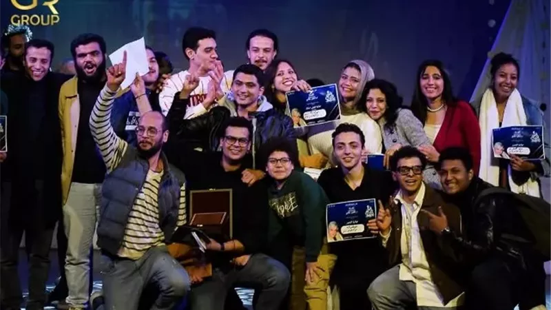 مرآة وجرس إنذار.. الأول في مهرجان فنون مسرحية 