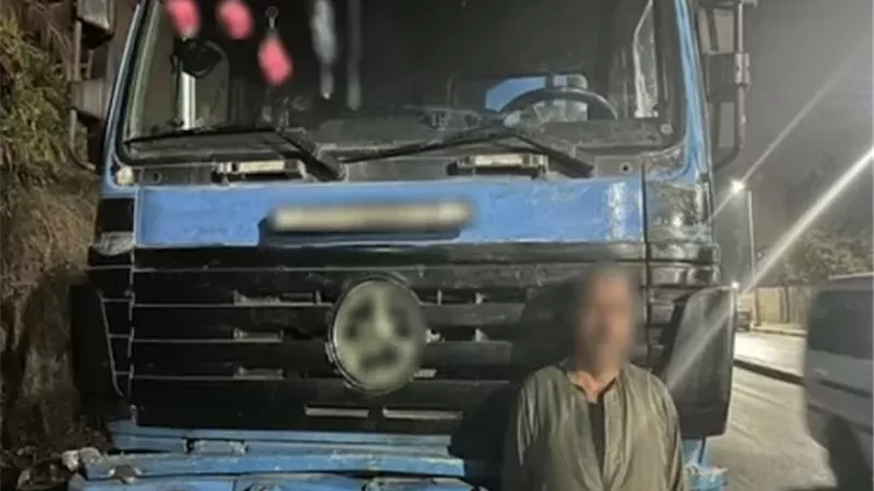 ضبط سائق نقل بدون رخصة بعد تداول فيديوهات لقيادته برعونة بالقليوب