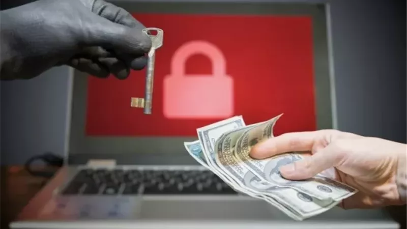 نقرة خاطئة تكلّفك أموالك.. وتحول الهاتف إلى أداة بيد القراصنة
