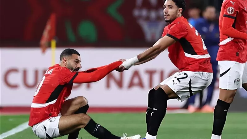الصحف الإنجليزية تشيد بمحمد صلاح ومرموش في فوز مصر علي زيمبابوي