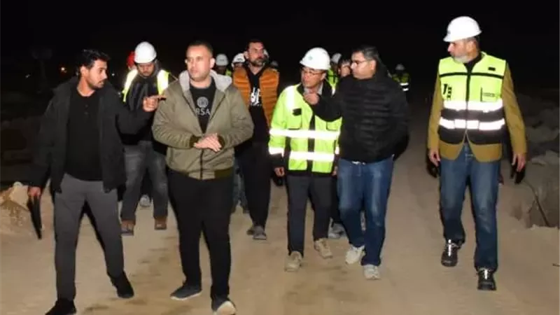 تفاصيل جولة ليلية لقيادات مدينة العلمين الجديدة على مشروع البحيرات صور
