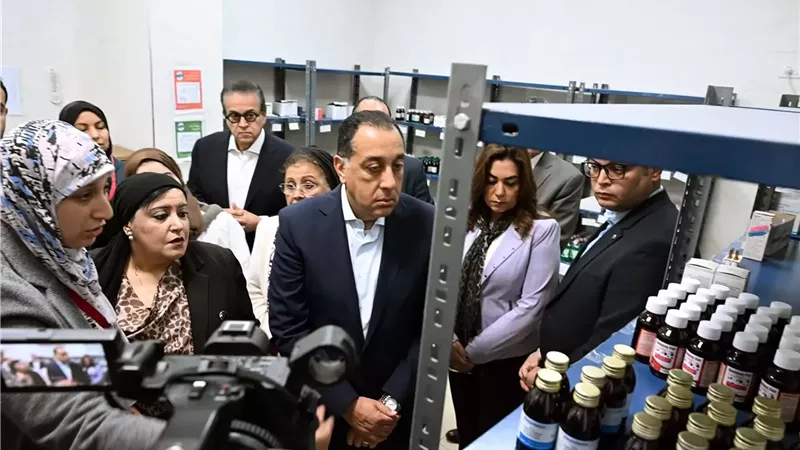 رئيس الوزراء يتفقد مركز طب الأسرة بـ