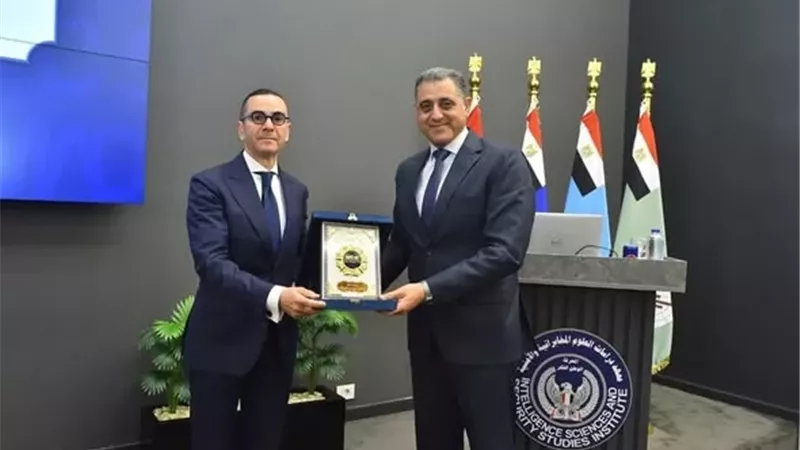 وزير الاستثمار يلتقي أعضاء دورة التمثيل الدبلوماسي العسكري بالخارج