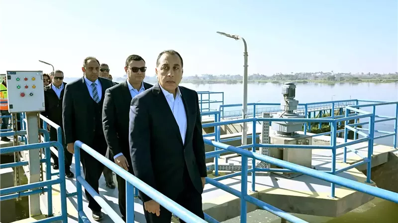 رئيس الوزراء يتفقد محطة مياه الشرب بأرض المشتل فى مركز الصف