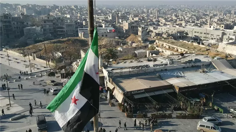 إعلام سوري: مقتل مدني وإصابة آخرين بجروح جراء قصف قسد على حي سكني بحلب