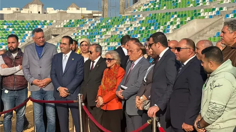 محافظ بورسعيد وفايزة أبو النجا يتفقدان مشروع ستاد النادي المصري