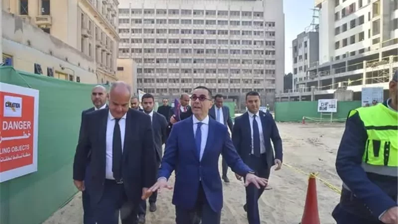 وزير الاستثمار يتفقد مشروع تطوير مبنى وزارة الداخلية بلاظوغلي
