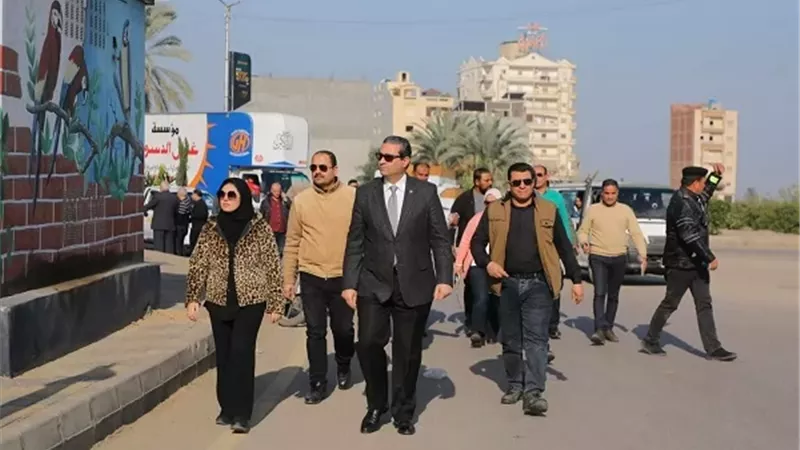 محافظ دمياط يقود حملة مكبرة لإزالة الإشغالات بالشوارع
