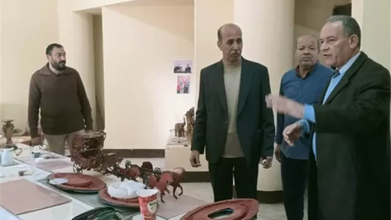 مدير تعليم أسيوط يتابع تجهيز مركز 