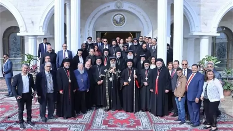 مطران المنيا والبطريرك الأنبا ابراهيم في استقبال البابا تواضروس