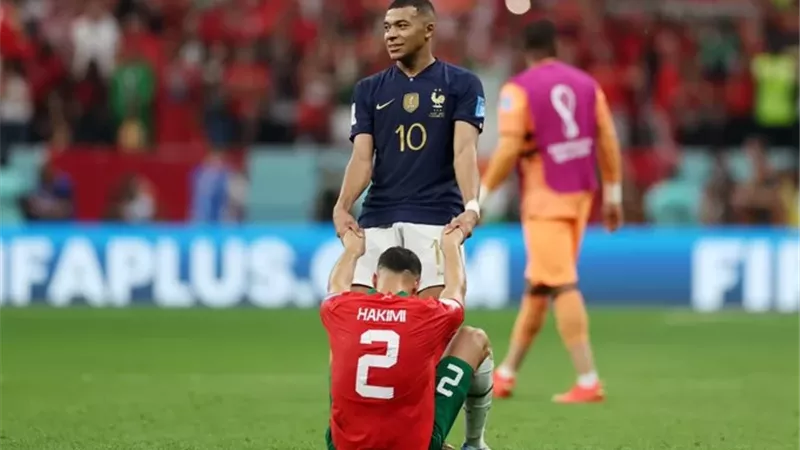 حكيمي يدعو كيليان مبابي وديمبيلي لحضور مباراة المغرب ومالي