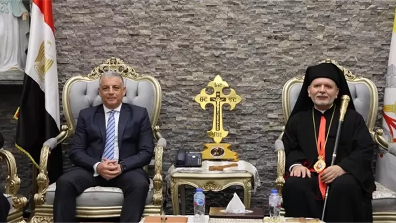 اللواء أكرم جلال يزور مطرانية الكاثوليك بالإسماعيلية للتهنئة بعيد الميلاد