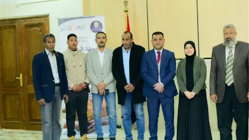 رئيس مدينة البياضية بالأقصر يكرم عدد من الموظفين المثاليين