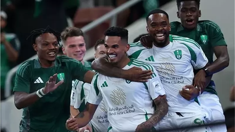 غياب محرز وميندي وكيسيه.. تشكيل الأهلي أمام الفتح بالدوري السعودي