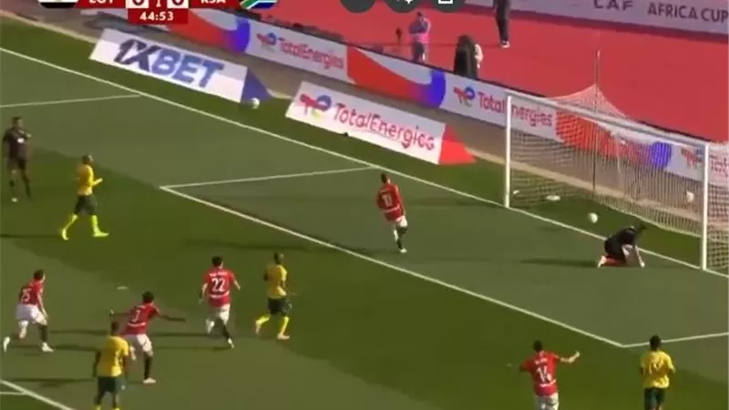 منتخب مصر يتقدم علي جنوب افريقيا بهدف صلاح في الشوط الاول