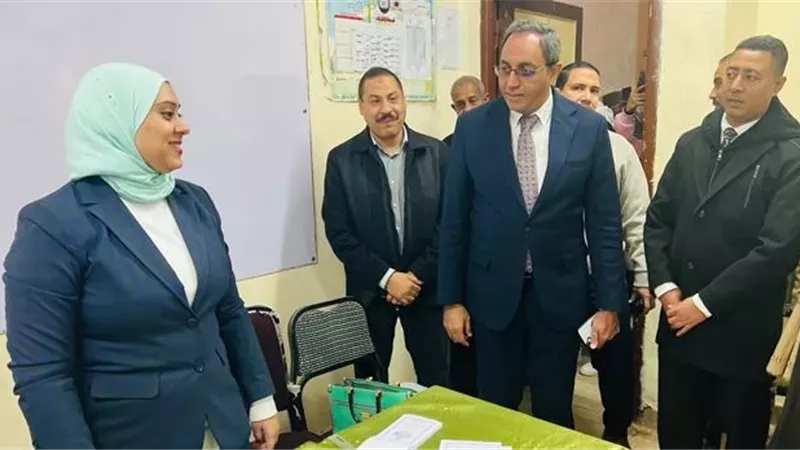 محافظ قنا يتفقد اللجان الانتخابية بجولة الإعادة لمجلس النواب 2025