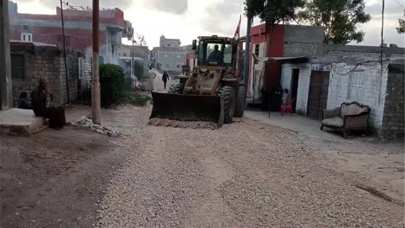 رفع كفاءة وتمهيد الطرق بسيدي سالم كفرالشيخ