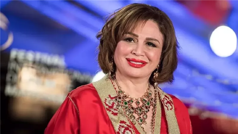 إلهام شاهين تحتفل بالكريسماس