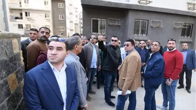 وزير الإسكان يتفقد مشروع 