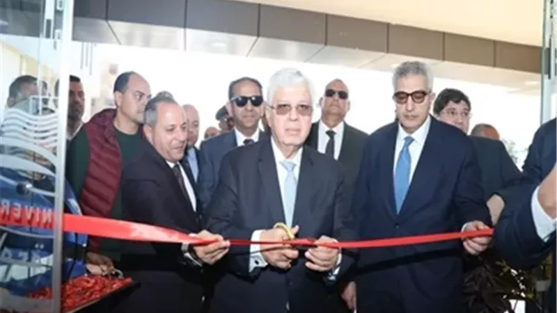 وزير التعليم العالي يفتتح مشروعات تعليمية وخدمية بجامعة بورسعيد