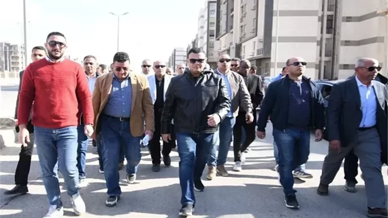 وزير الإسكان يتفقد مشروع 