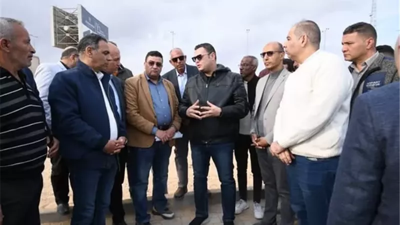 وزير الإسكان يتفقد أعمال 