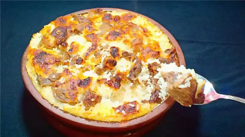 الأرز المعمر باللحمة