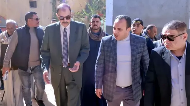 محافظ سوهاج يتفقد لجان انتخابات الإعادة لمجلس النواب فى سوهاج