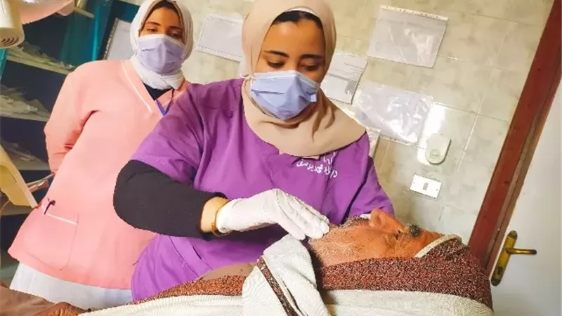 علاج 1658 مواطنا بقافلة طبية بقرية بالشرقية