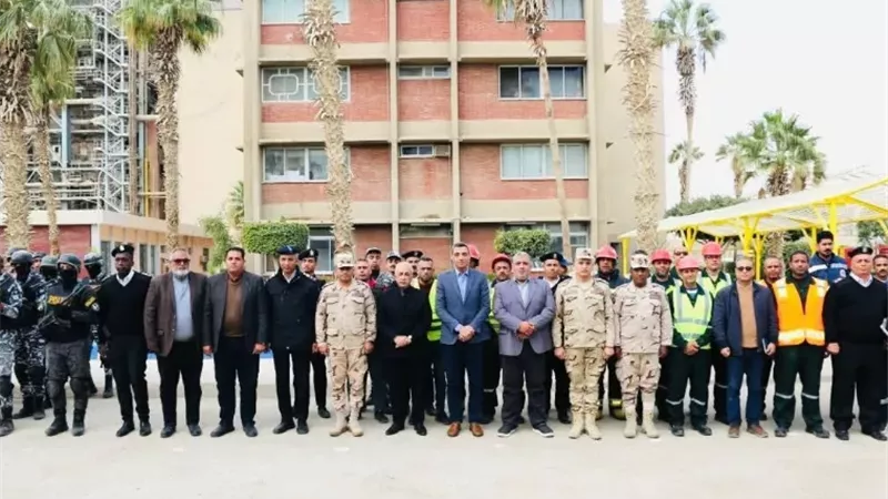 محافظ السويس يشهد بيانًا عمليًا لنجدة هدف حيوي بمحطة كهرباء عتاقة