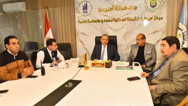 محافظ أسيوط يتابع إغلاق اللجان الانتخابية وبدء أعمال فرز الأصوات