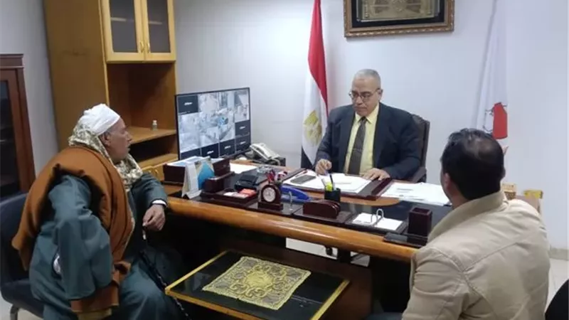 إسماعيل يستمع إلى شكاوى المواطنين ويوجه بحلول فورية بسوهاج