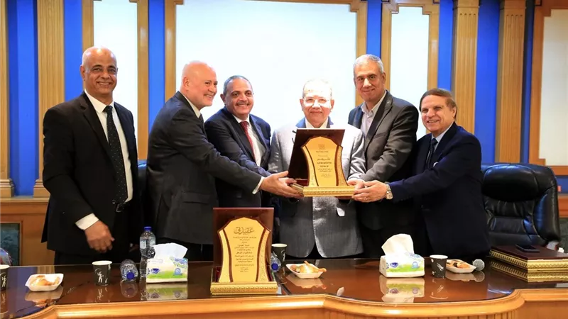 في يوم الوفاء والعرفان.. تكريم قيادات 