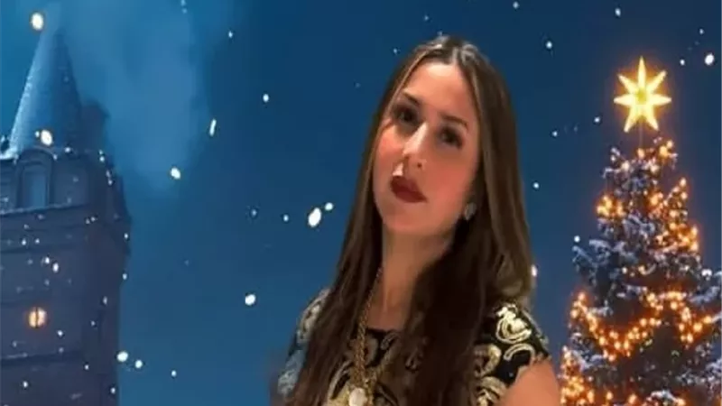 جنات تحتفل بالكريسماس بإطلالة أنيقة