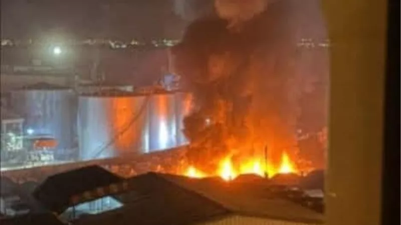 بالصور.. ضربة جوية للتحالف تستهدف دعما عسكريا بالمكلا اليمني