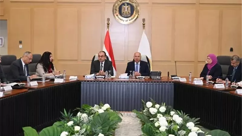 الوزير: تكثيف جهود لجنة التصدي للتهرب الجمركي وحماية الصناعة المحلية