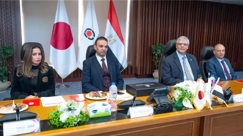 رئيس نادي سموحة وأسماء الخولي يزوران الجامعة المصرية اليابانية